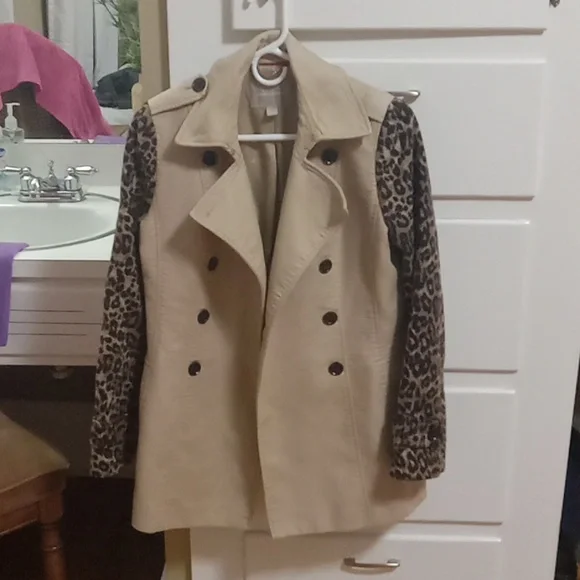Banana Republic short trench with cheetah print sleeves. Size small. - Picture 1 of 3